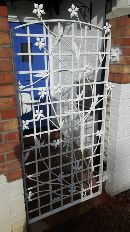 Single floral design gate, installed in Hemingford