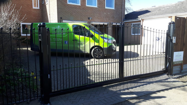 Sliding gate